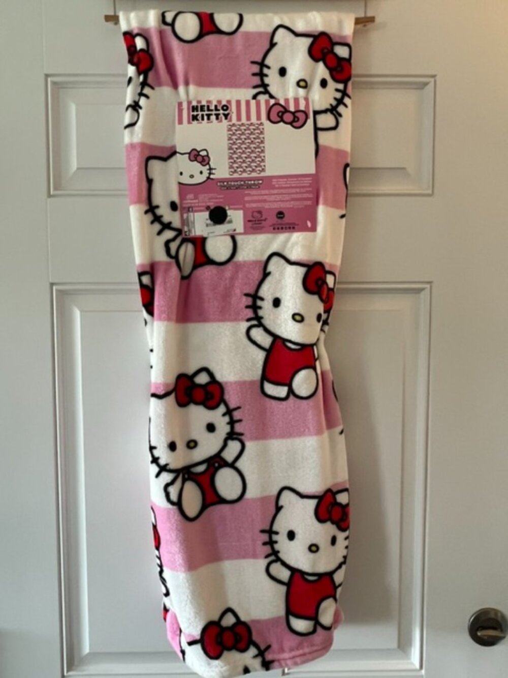 HELLO KITTY BLANKET